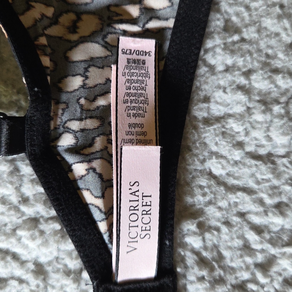 VS Silky Smooth Animal Print Unlined Demi Bra - Picture 6 of 14